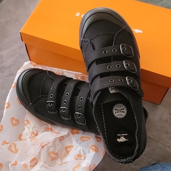 Rocket Dog Tennis Shoes - Picture 2 of 8